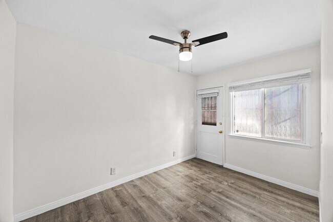 Building Photo - BRIGHT & SPACIOUS | 1 BED 1 BATH | FULL KITCHEN & PARKING INCLUDED