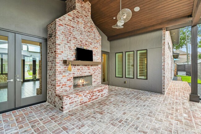 Building Photo - 3610 Oak Forest Dr
