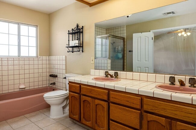 Building Photo - NORTHWEST SOLAR HOME - AVAILABLE NOW!!