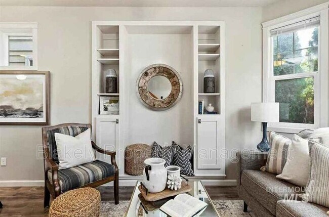 Building Photo - 4366 N Five Mile Rd