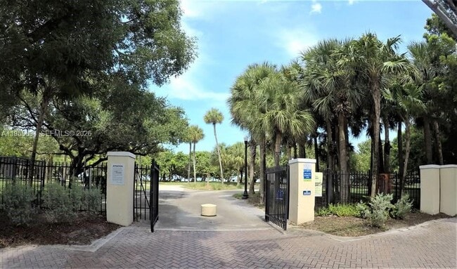 Building Photo - 744 85th St