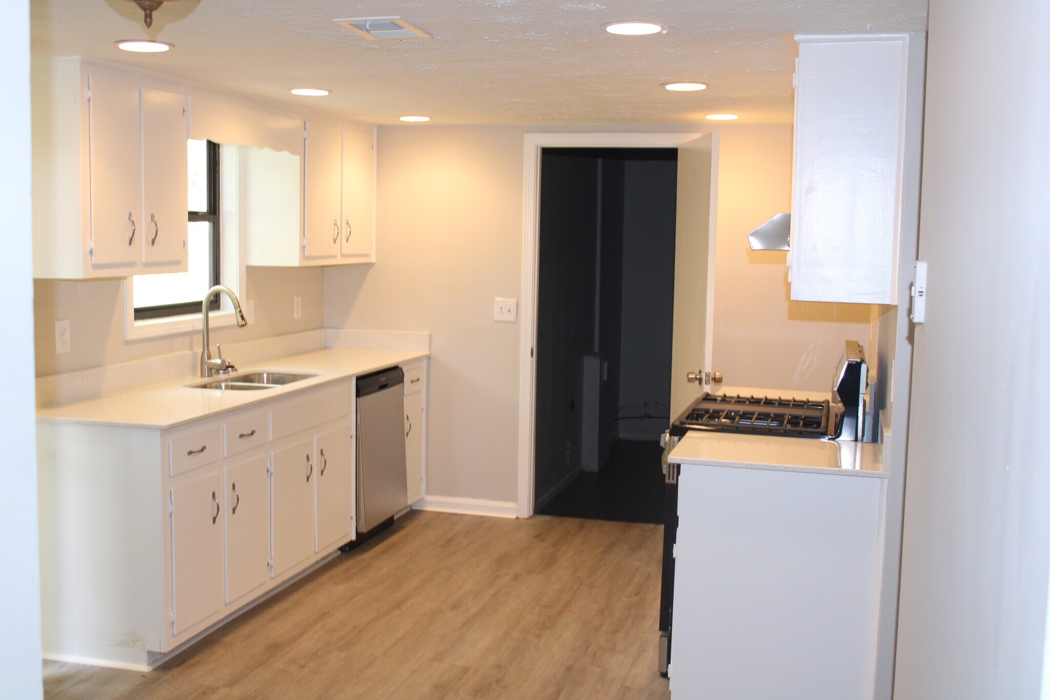 Building Photo - 1386 Williamsburg Ln