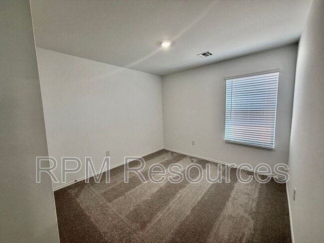 Building Photo - 10401 Little Blue Ln