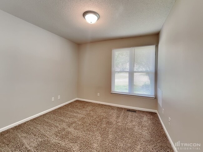 Building Photo - 3336 Castlegate Dr