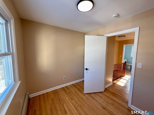 Building Photo - 33 Center Ave