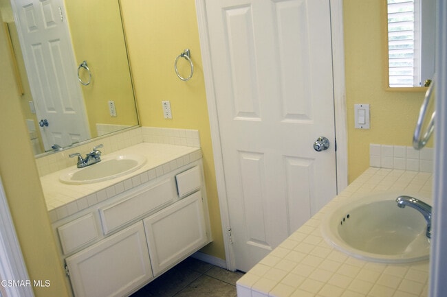 Building Photo - 2324 Solway Ct