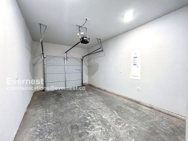 Building Photo - 303 Rolling Grn Dr NW