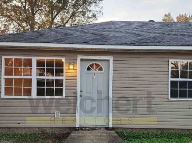 Primary Photo - 107 N 5th St