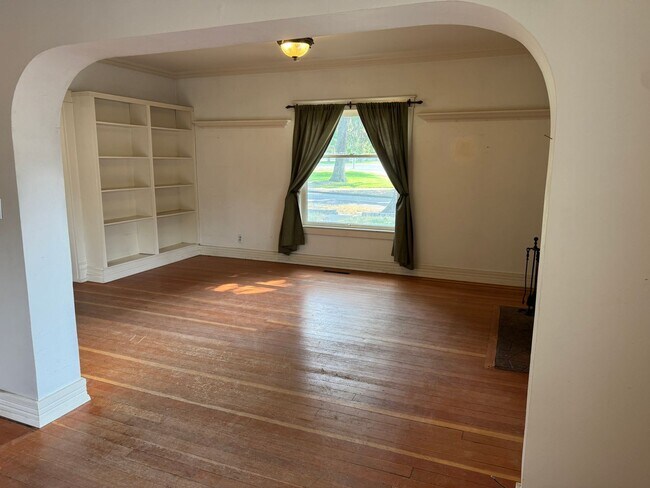 Building Photo - 1005 N Wildcat Way