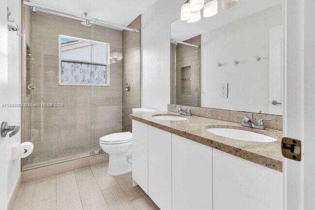 Building Photo - 10766 Crescendo Cir