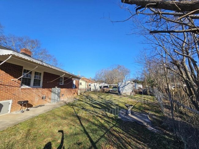 Building Photo - 17 Springfield Ave