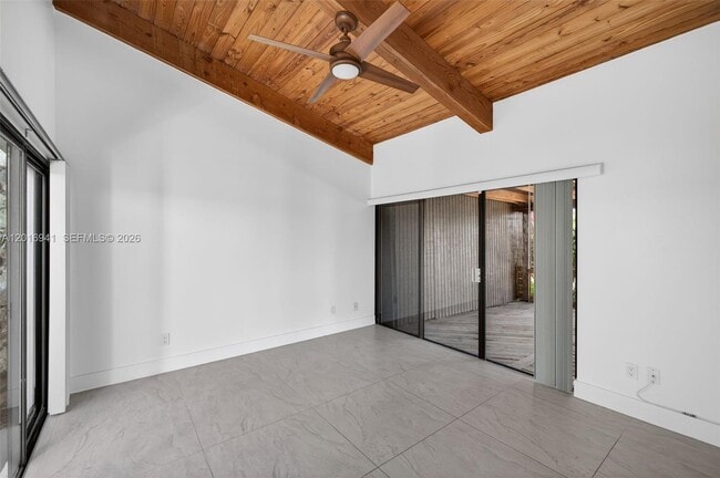 Building Photo - 2619 Parkview Dr S