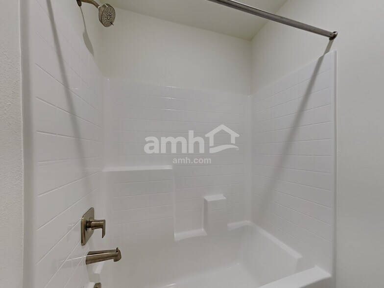 Building Photo - 72 Cabaletta Ln