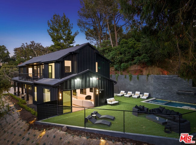 Building Photo - 3140 Coldwater Canyon Ave