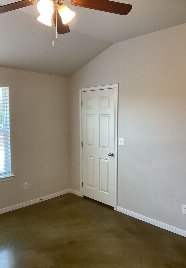 Building Photo - 310 Lowes Blvd
