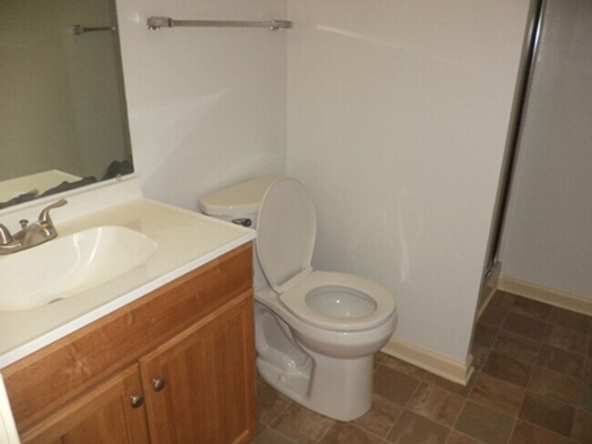 Building Photo - 310 Patriot Ln