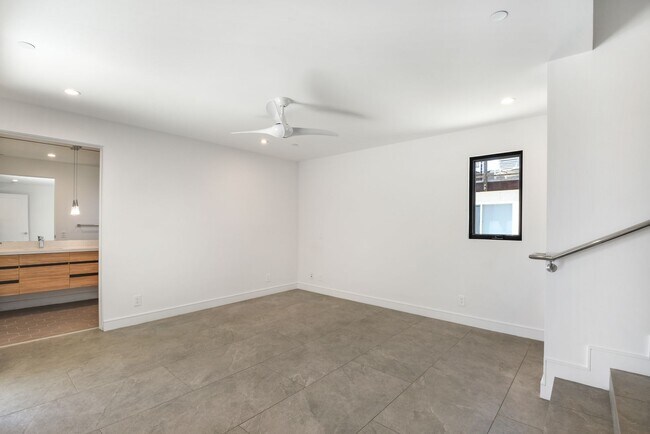 Building Photo - 2700 Manhattan Ave