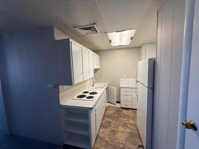 Building Photo - Studio in Golden Available Now!