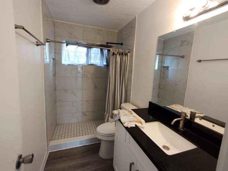 Building Photo - 2510 Skyline Dr