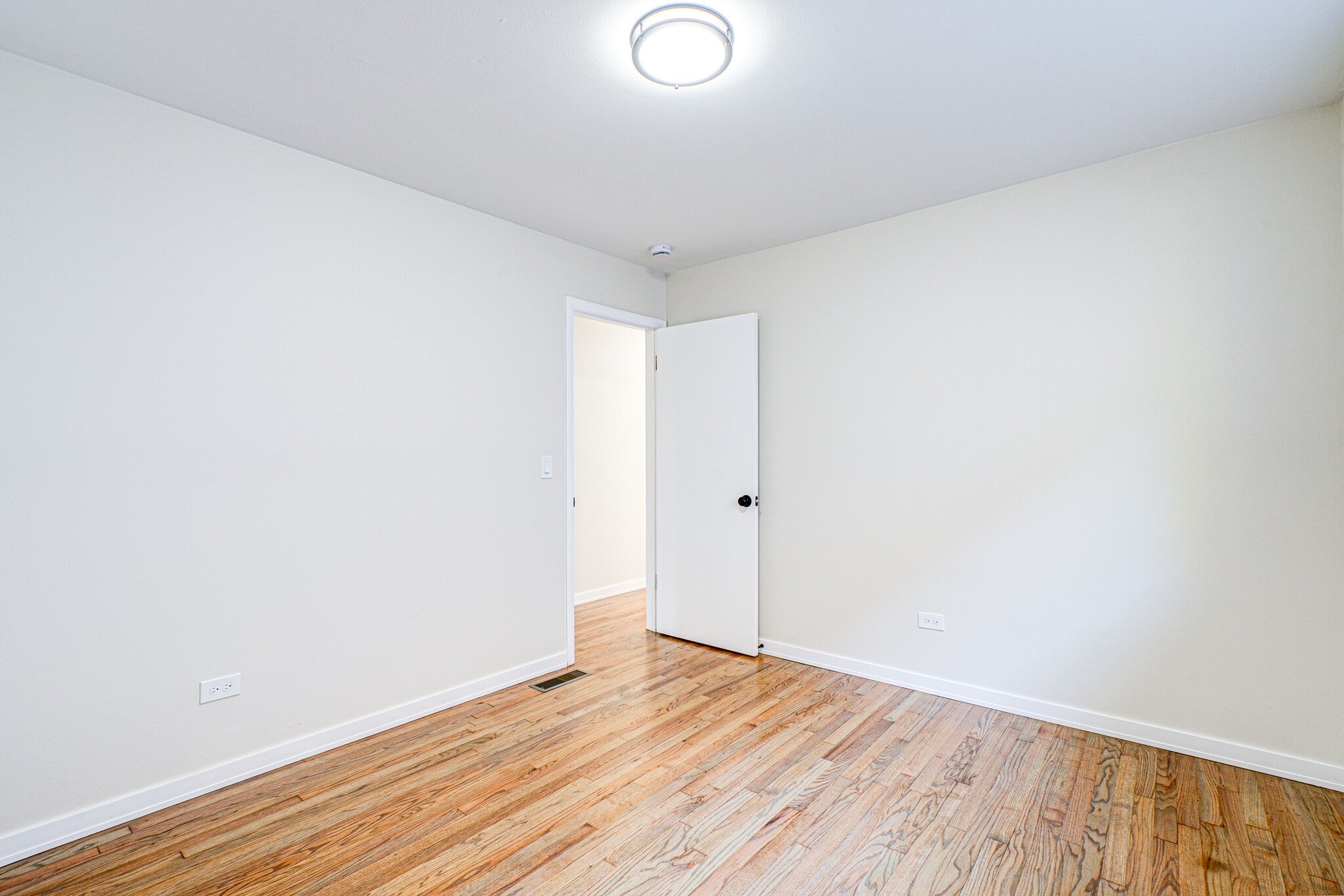 Building Photo - 217 S 13th Ave