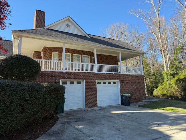 Building Photo - Lexington