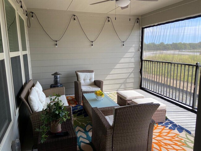 Building Photo - 2008 Naples Dr