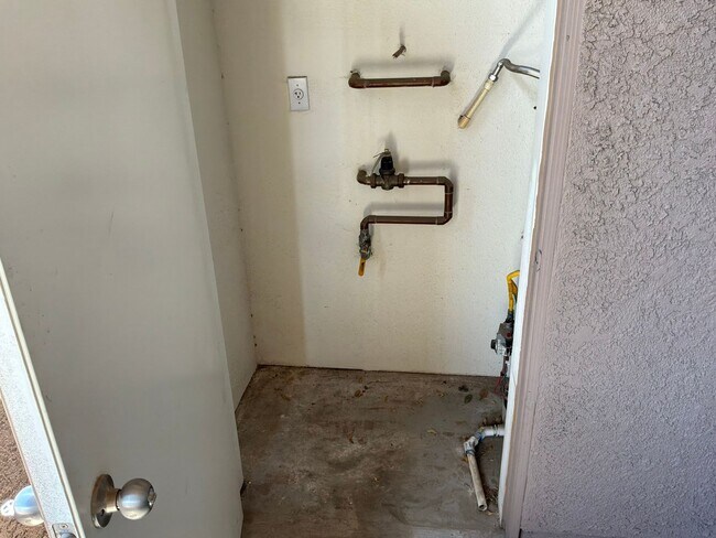 Building Photo - Condo 2 bedroom 2 bathroom Gated Entrance