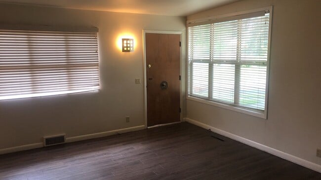 Building Photo - 1313-1315 NE Harvey Road