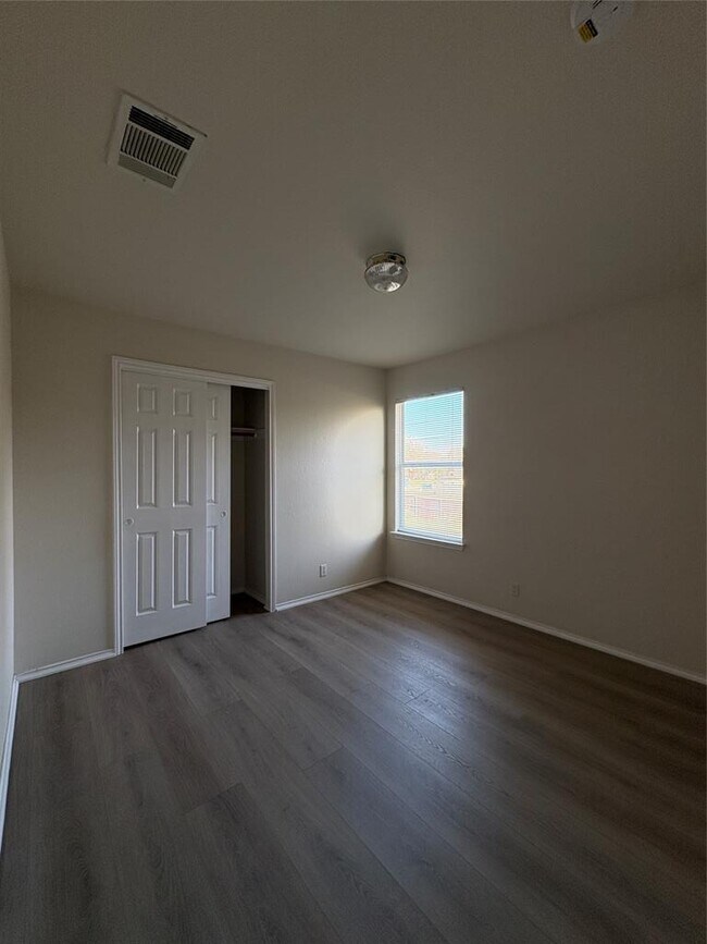 Building Photo - 14304 Sarah Ann Dr