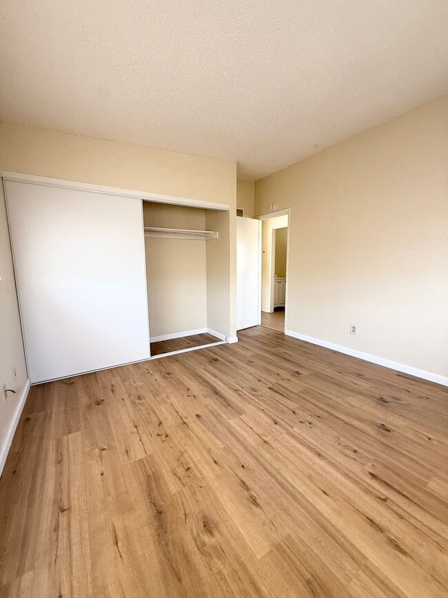 Building Photo - Move in ready/ 2 bedroom 1 bath