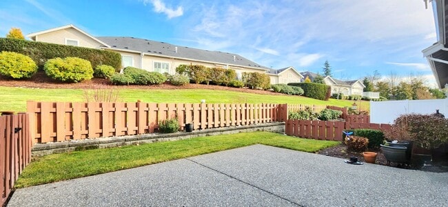 Building Photo - Lake Stevens 3 Bedroom Home in Gated Commu...