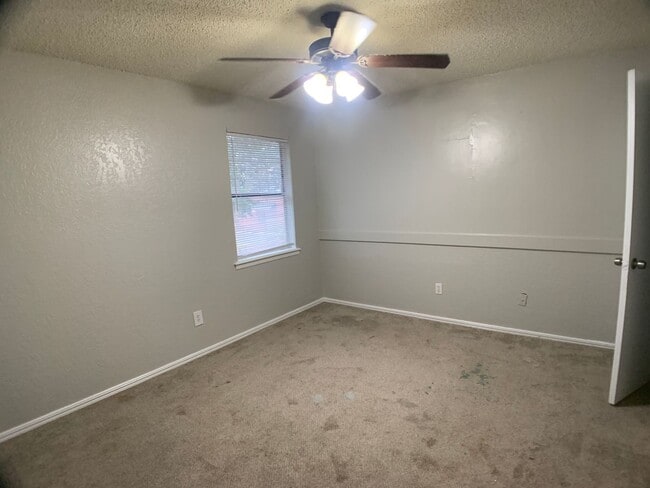 Building Photo - 3 Bedroom Edmond Duplex