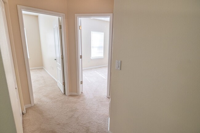 Building Photo - Beautiful 3 Bedroom, 2 Bath with Volume ceilings and Private Garage!