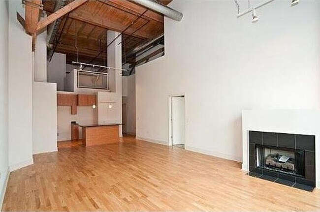 Building Photo - 2303 S Michigan Ave