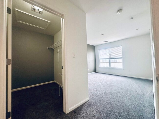 Building Photo - 5 Soho Dr