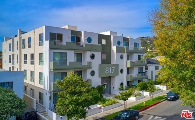 Building Photo - 817 N Alfred St