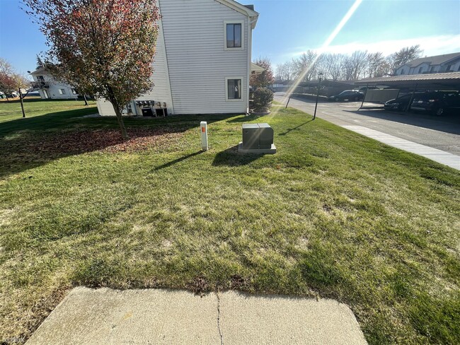 Building Photo - 2 br, 1 bath Condo - Martin Orchards Condo...