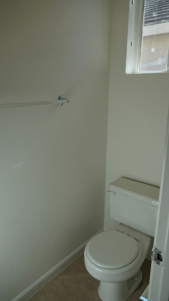 Building Photo - Gorgeous 3 bedroom 2 bathroom home in Sacramento!