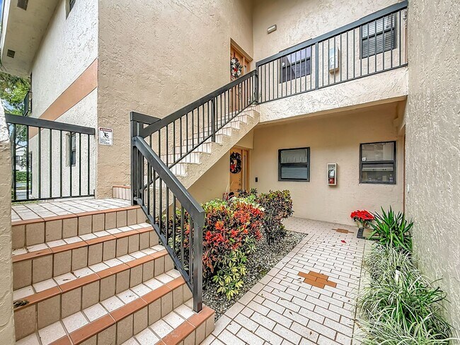 Building Photo - Gorgeous 3 bedroom Corner Unit with Lake view in Coconut Creek