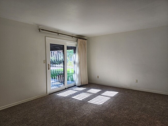 Building Photo - 4 bedroom home off of Mayberry Dr in Reno