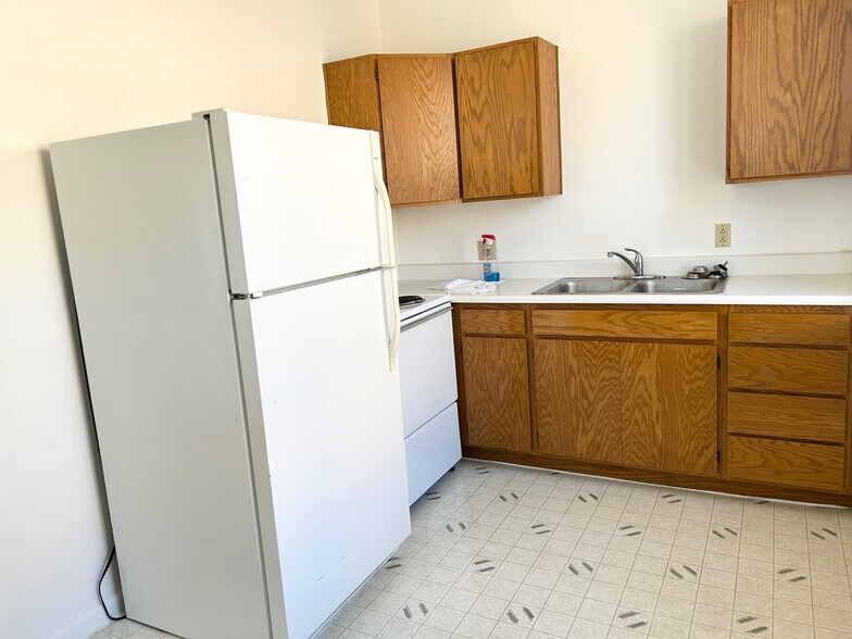 unit #5: Kitchen - 454 S 500 E