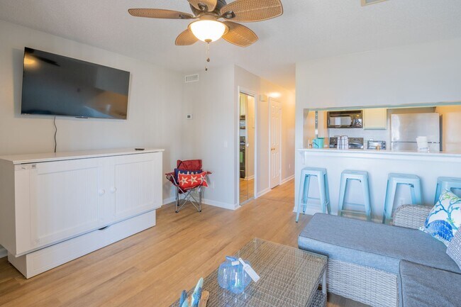 Building Photo - COZY,  FURNISHED OFF-SEAON MONTHLY RENTAL