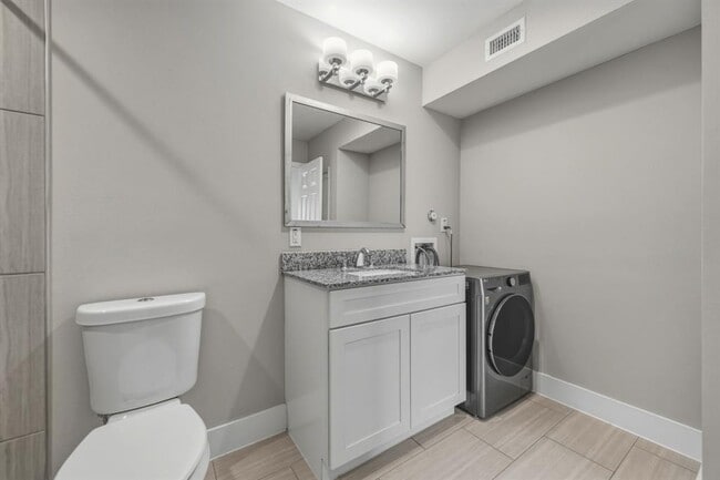 Building Photo - 935 La Posada Dr