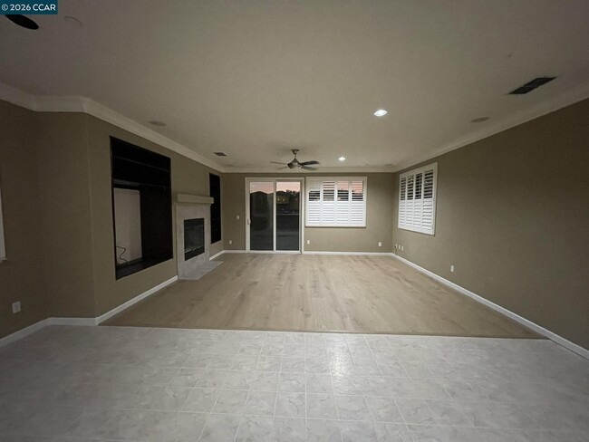 Building Photo - 2649 Torrey Pines Dr