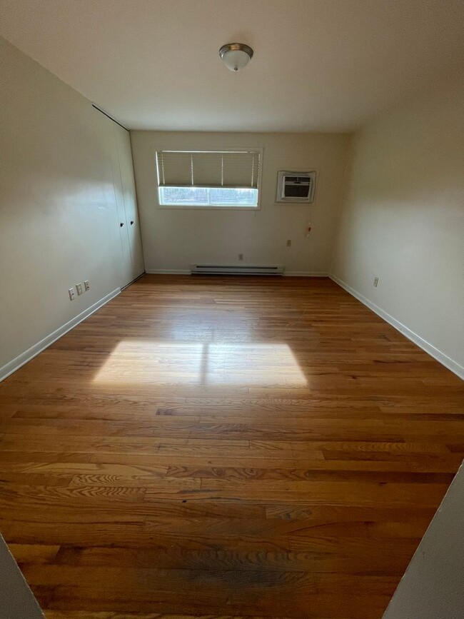 Building Photo - Newly Remodeled Apartment for Rent