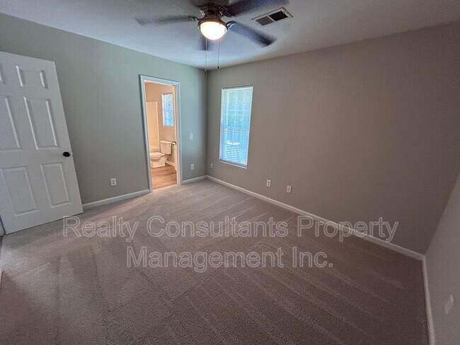 Building Photo - 2318 Purdy Ave