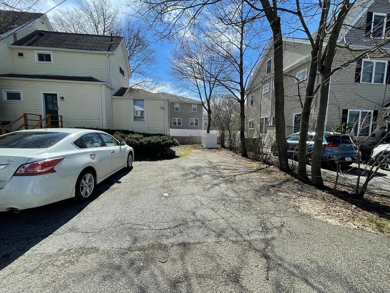 Building Photo - 283 Hillside Ave