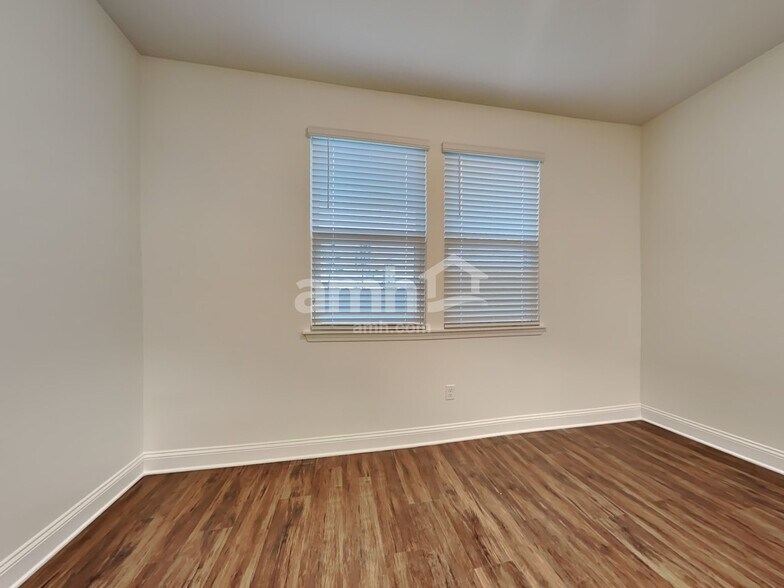Building Photo - 389 Onate Cir