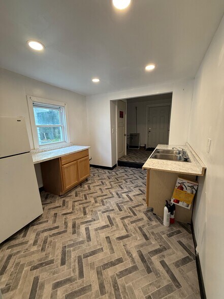 Building Photo - 10 Stannard Ave