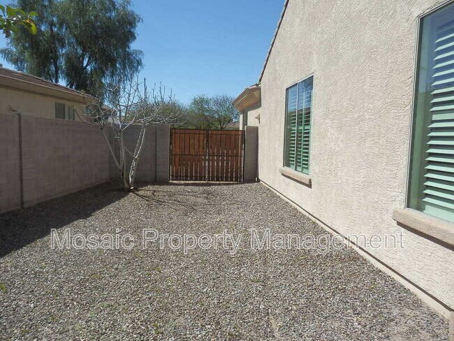 Building Photo - 3721 S Vineyard Ave